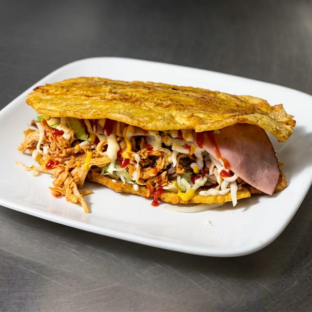 Patacon Mixto (2 Meats).